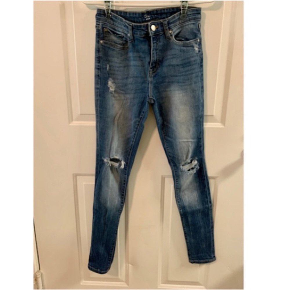 Medium wash skinny jeans